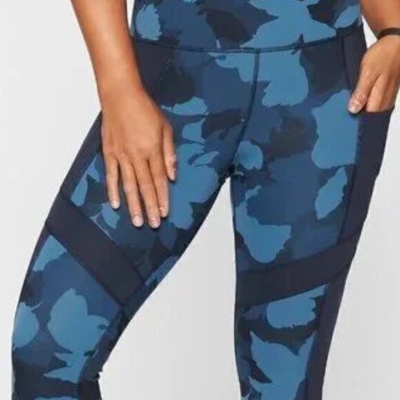 Flash Sale 🚩🛑⏳ Athleta All Blue Camouflage Size XS Tonal Blue Zip Pocket - Picture 7 of 11